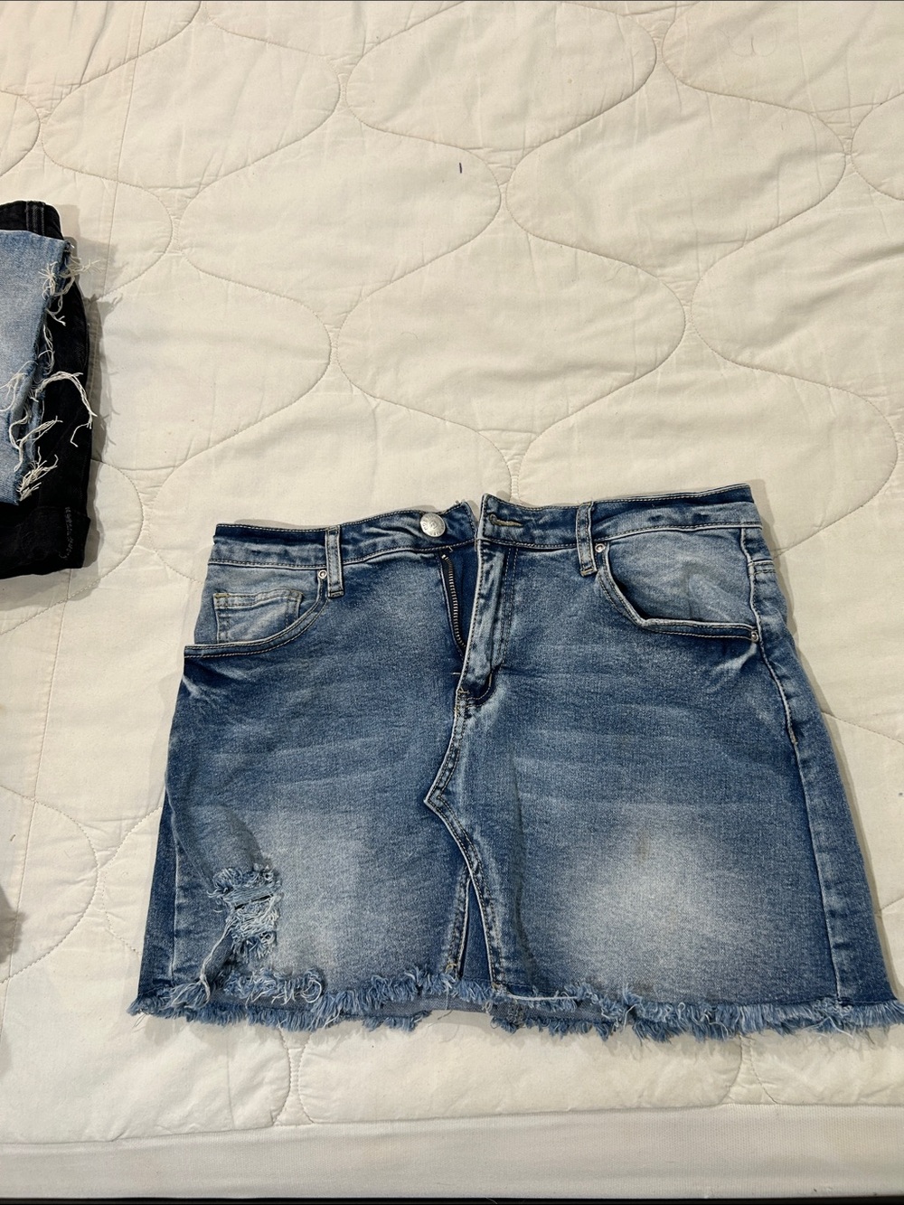 Hot Kiss Blue Washed Denim Frayed-Hem Mini Skirt